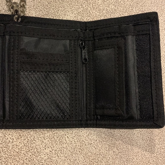 NWOT Punk Rocker Skull Embroided Tri-fold Nylon/Velcro Wallet Purse with Chain - Picture 10 of 13